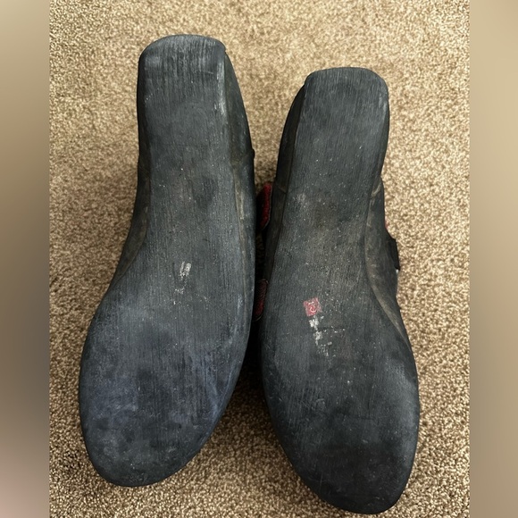 Mens Climbing Shoes - Black and Red - Picture 2 of 5